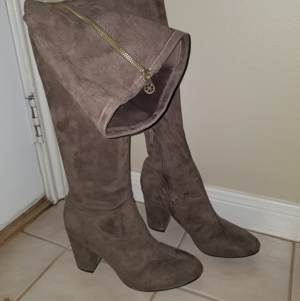 Guess suede over the knee zip boots. Sz8